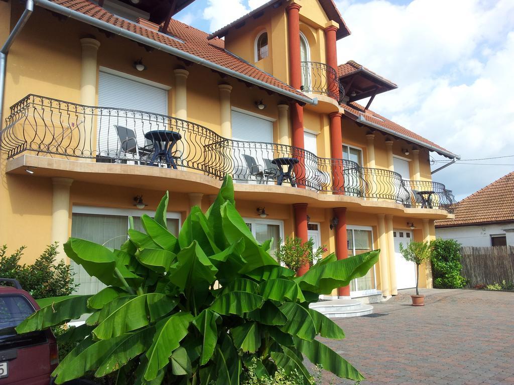 Mediterran-Apartmanok-Harkany Ngoại thất bức ảnh
