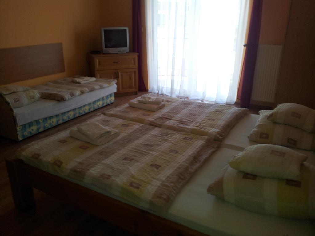 Mediterran-Apartmanok-Harkany Phòng bức ảnh