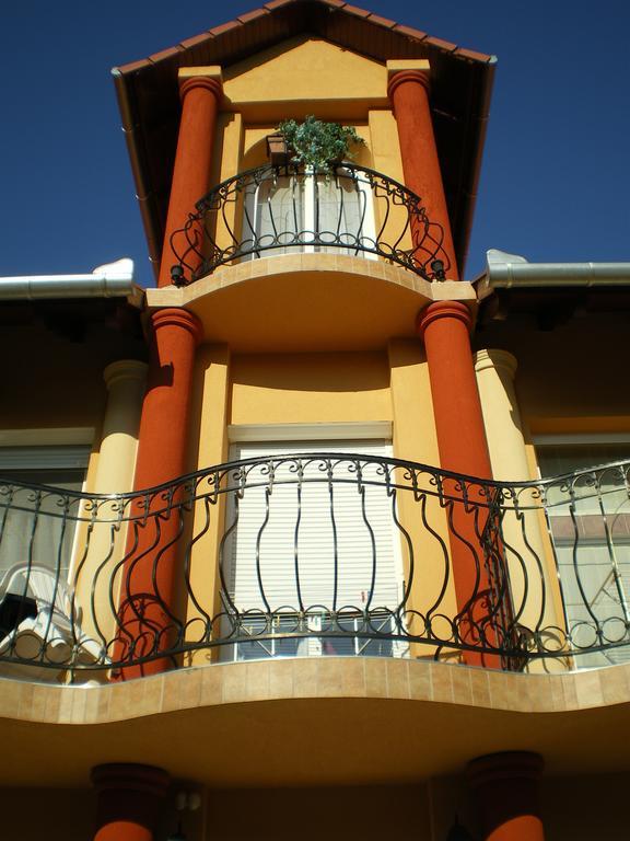 Mediterran-Apartmanok-Harkany Ngoại thất bức ảnh